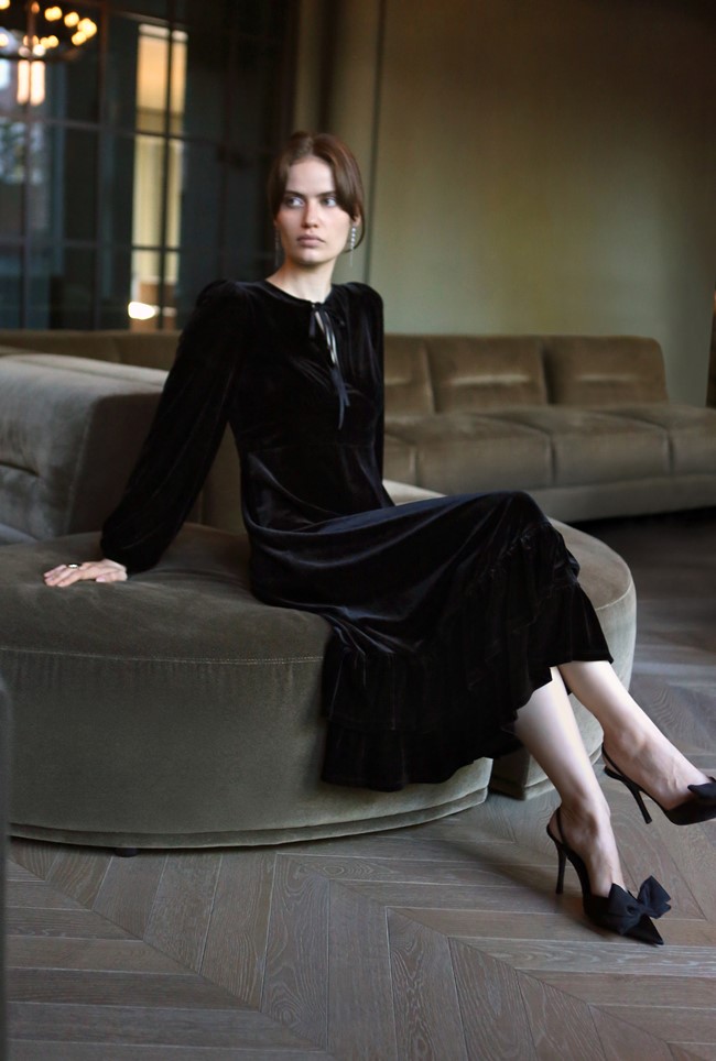 Elenanor Velvet Midi Dress