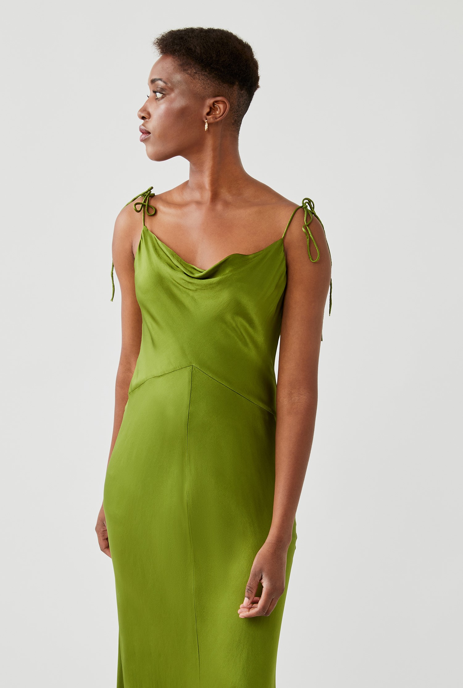 Long Occ Dress With Sleeveless Sleeves In Green With A Soft Cowl ...