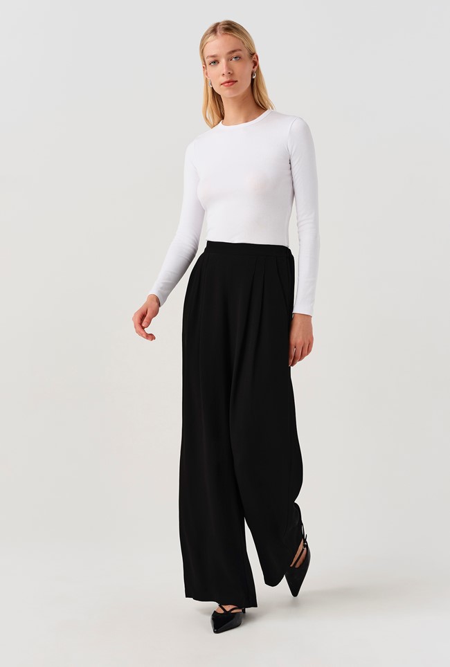 Andie Pleated Wide Leg Crepe Trousers