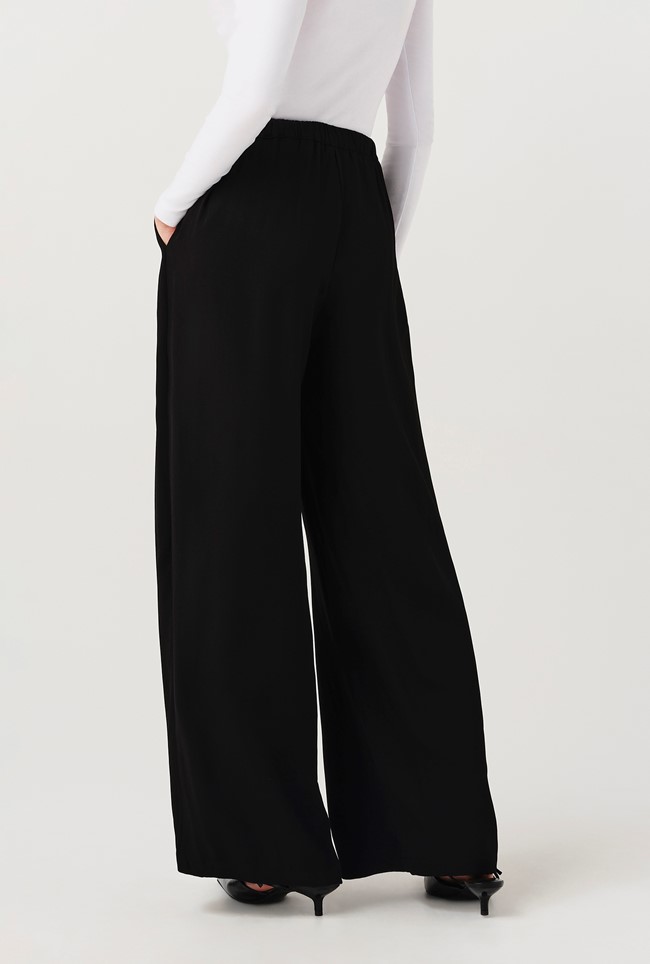 Andie Pleated Wide Leg Crepe Trousers