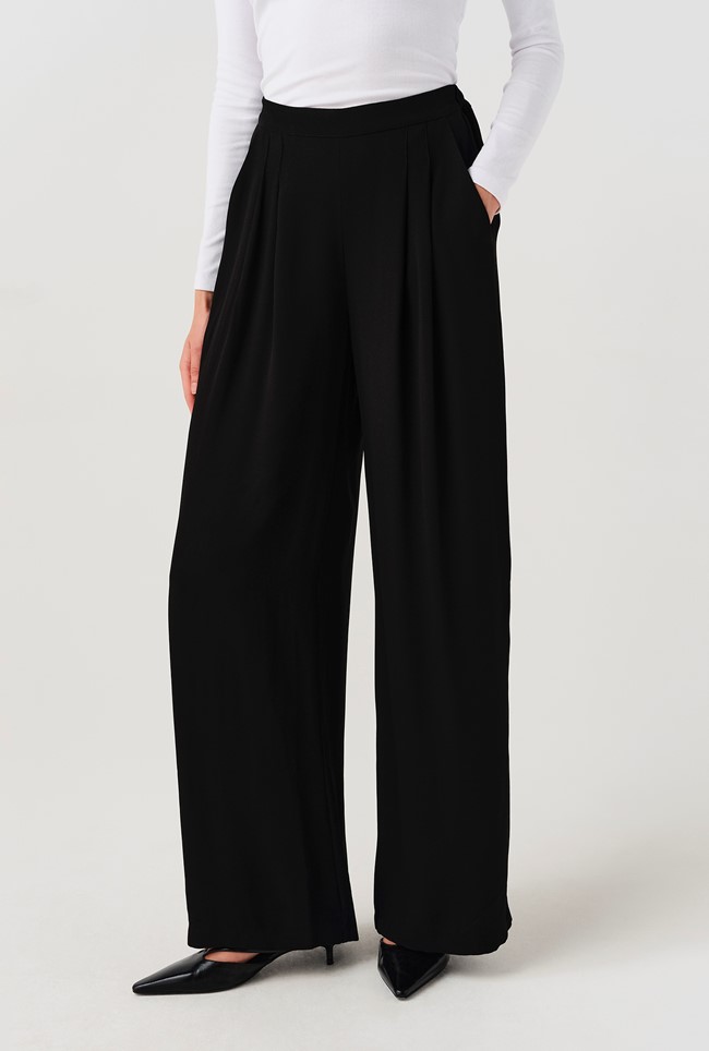 Andie Pleated Wide Leg Crepe Trousers