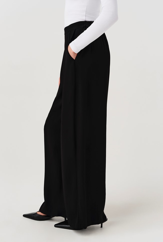 Andie Pleated Wide Leg Crepe Trousers