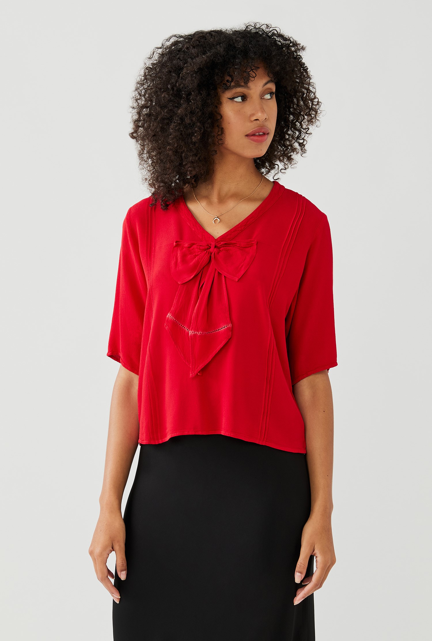 satin-blouse-with-short-sleeves-in-red-with-v-neck-semi-fitted